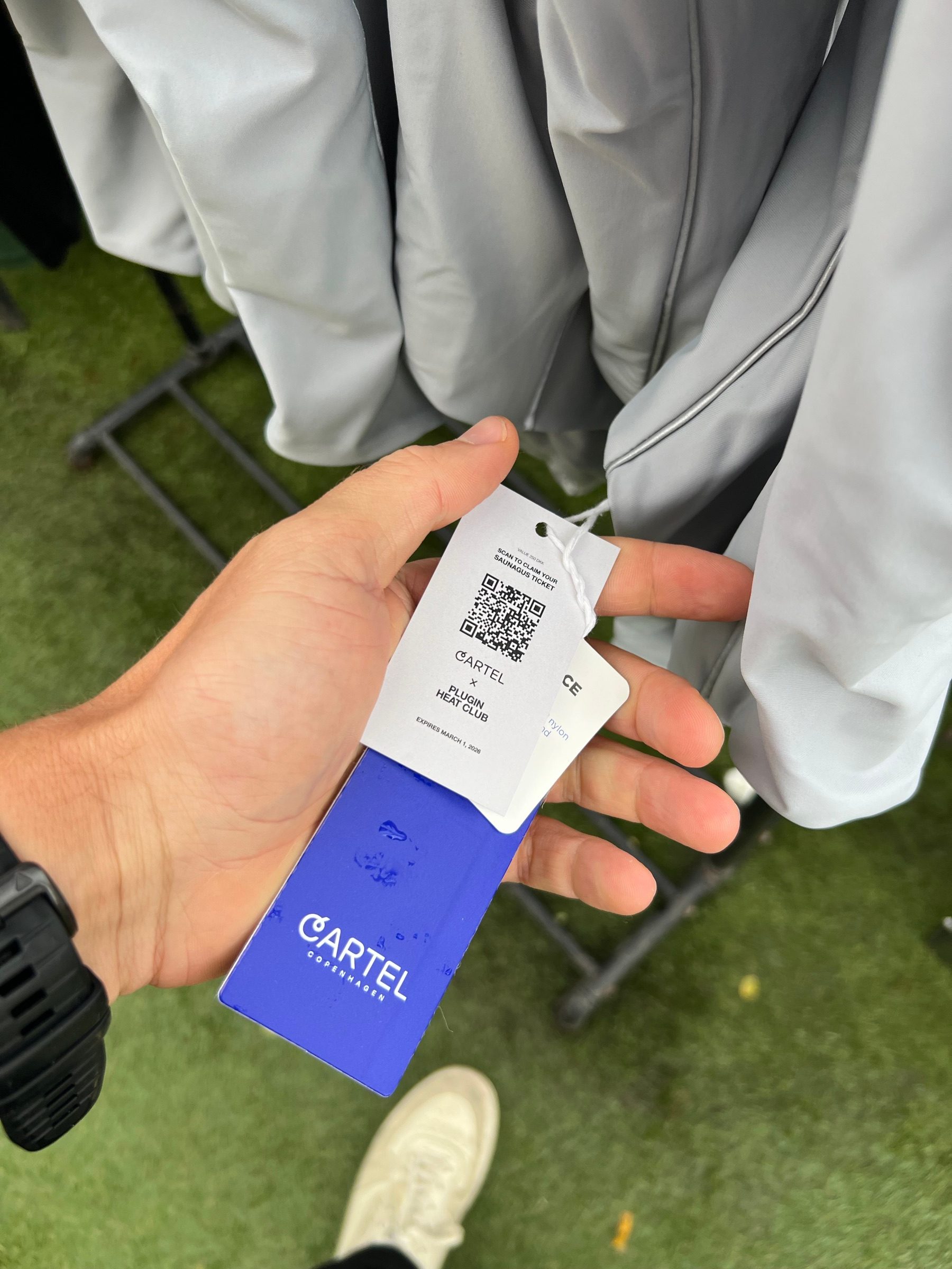 Hang tag med QR-kode til de gratis billetter